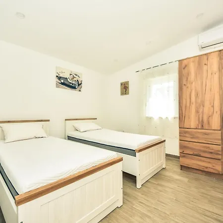 Jolumar By Interhome *