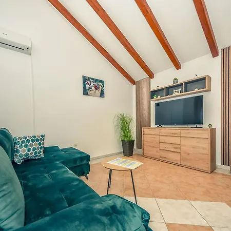 Jolumar By Interhome *