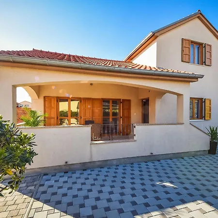 Vakantiehuis Jolumar By Interhome *